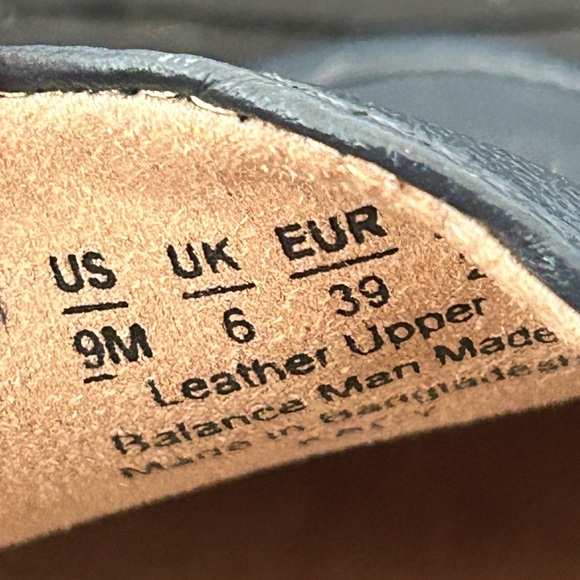 Soul Naturalizer woman’s Navy Loafers - size 9 M- uppers leathers- very comfy - Picture 10 of 11